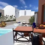 Signature Santorini 2 Bedroom Private Jetted Pool & Beautiful 빌라