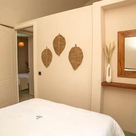 Signature Santorini 2 Bedroom Private Jetted Pool & Beautiful וילה