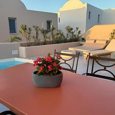 Signature Santorini 2 Bedroom Private Jetted Pool & Beautiful *
