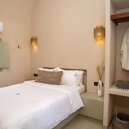 Signature Santorini 2 Bedroom Private Jetted Pool & Beautiful * Oia (Santorini)