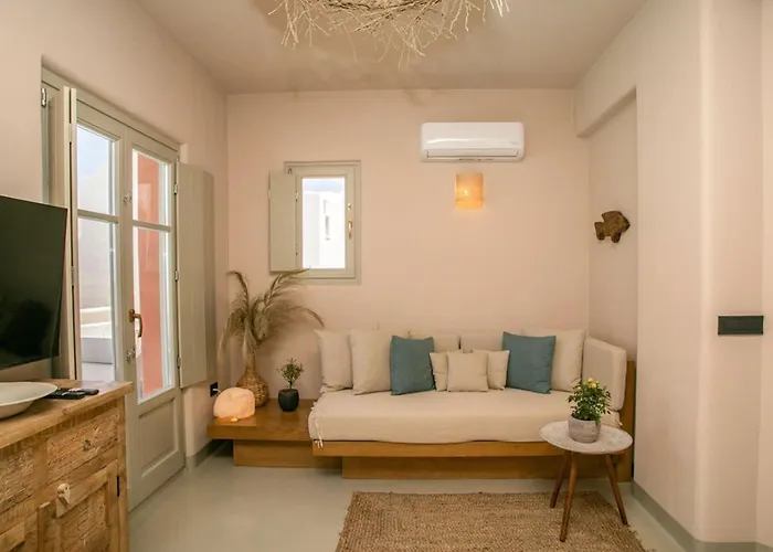 Signature Santorini 2 Bedroom Private Jetted Pool & Beautiful Villa