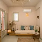 Signature Santorini 2 Bedroom Private Jetted Pool & Beautiful Вилла