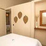 Signature Santorini 2 Bedroom Private Jetted Pool & Beautiful Вилла