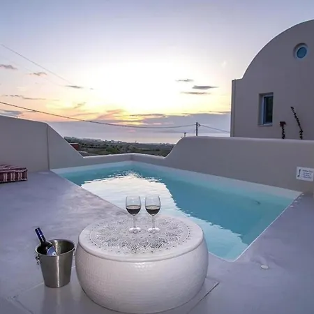 Signature Santorini 2 Bedroom Private Jetted Pool & Beautiful Oia